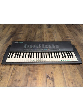 Yamaha PortaSound PSS-100 Vintage Portable Keyboard Synthesizer
